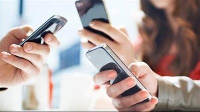دراسة تحذر من استخدام الهواتف الذكية خلال الساعات المتأخرة من الليل 