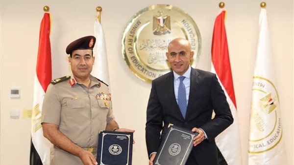 جانب من توقيع البروتوكول