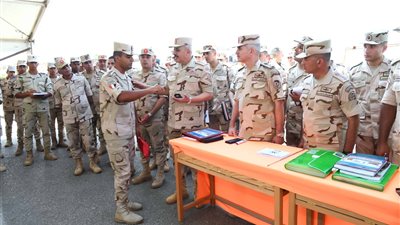 رئيس أركان حرب القوات المسلحة يتفقد مراحل التدريب بمعهد ضباط الصف المعلمين 