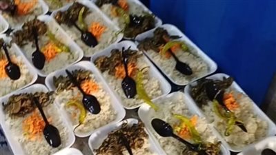 شغالين من 2011 مقطعناش يوم.. توزيع 10 آلاف وجبة كبدة وبانيه مجانا على أهالي أرض اللواء والمهندسين| بث مباشر