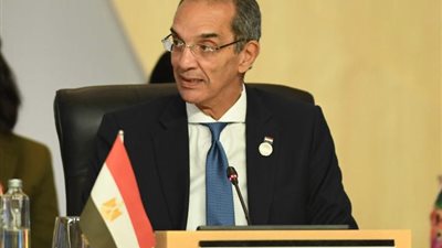 وزير الاتصالات: شراكات بين القطاعين الحكومي والخاص لمد شبكة الألياف الضوئية بكافة المحافظات 