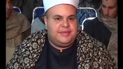 تكلف زائد وتلاعب بالأحكام.. انتقادات للشيخ صديق المنشاوي بسبب أدائه في أحد العزاءات