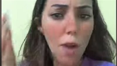 فتاة تستغيث من بائعين متجولين: ضربوا أمي خلال مشاجرة في مترو المعادي| فيديو 