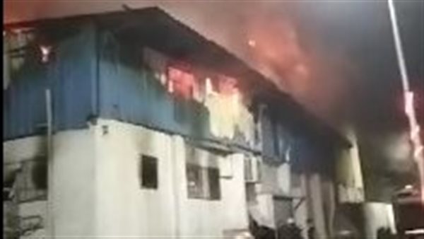 حريق في مصنع مواد