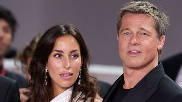 براد بيت وحبيبته