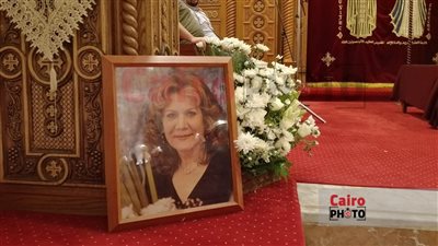 وصول جثمان سميرة ميشيل إلى كنسية السيدة العذراء والأنبا صموئيل المعترف لأداء صلاة الجنازة