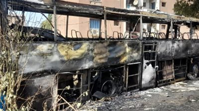 دون إصابات.. الحماية المدنية تسيطر على حريق أتوبيس سياحي في أسوان | بث مباشر