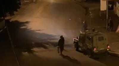 قوات الاحتلال الإسرائيلي تصيب شابا وتعتقل ثلاثة آخرين خلال اقتحامها نابلس