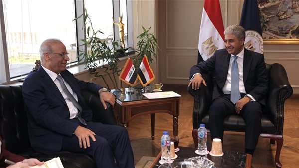  وزير السياحة وسفير