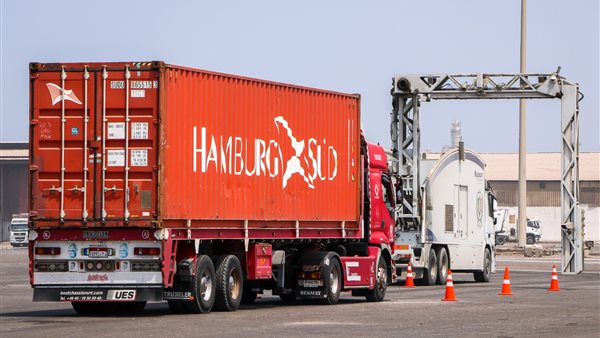 جانب من عمليات التجارب