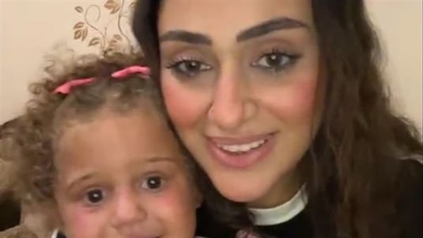 ميرنا حورس وابنتها