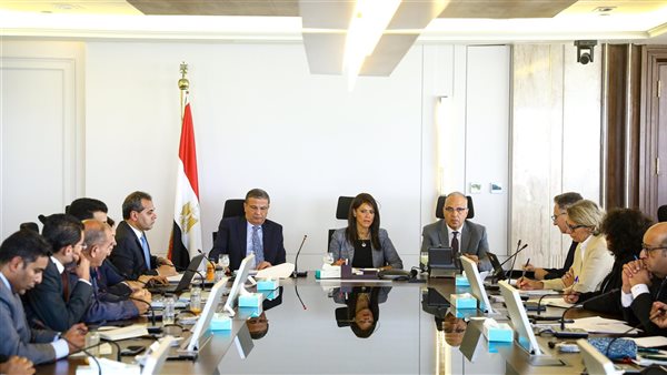 اجتماع وزاري مع البنك