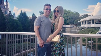 العميد محمد سمير يجري عملية جراحية (صورة)