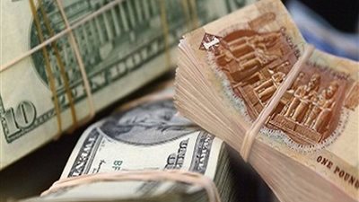 سعر الدولار يتراجع 4 قروش أمام الجنيه مساء اليوم الخميس