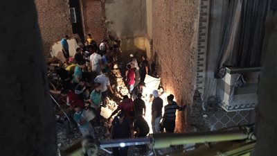 الدفع بمعدات إنقاذ للبحث عن 7 أشخاص بينهم أطفال أسفل أنقاض عقار المحلة (صور)