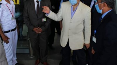 تشكيل لجنة عليا لفحص كافة الشحنات وحاويات التخزين بالمطارات للإفراج عن المواد الخطرة