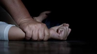 النيابة تستجوب متهمًا في واقعة تجريد طفل من ملابسه وتعذيبه بالغربية بسبب “طائرة”