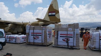وصول الموجة الثالثة من الجسر الجوي المصري للبنان بمساعدات طبية وغذائية (صور)
