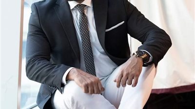 اليوم.. أحمد فلوكس يصل القاهرة قادما من دبي لتسجيل أولى تجاربه الغنائية