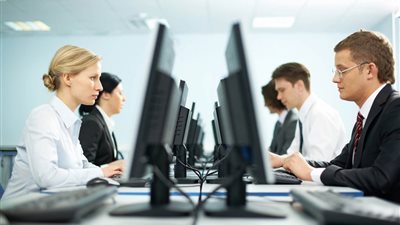 بـ21% من إجمالي السكان.. جهاز الإحصاء يكشف نسبة مشاركة الشباب في العمل