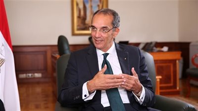 وزير الاتصالات: تدريب الموظفين على استخدام الذكاء الاصطناعي لرفع الكفاءة
