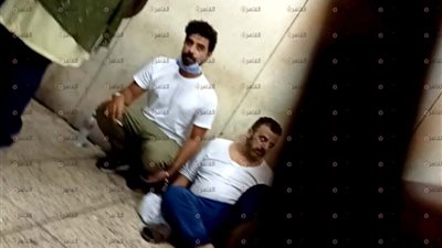 بـ”الكلبشات”.. ننفرد بنشر الصور الأولى لمدير أعمال هيفاء وهبي السابق من داخل محبسه