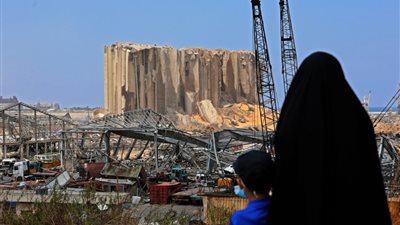 دوائر بحثية تؤكد: انفجارات مرفأ بيروت خلقت تصدعا مع الشارع اللبناني الثائر