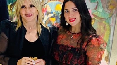 ندى بسيوني تحتفل بتخرج ابنتها مايا بعد وفاة سناء شافع بثلاثة أيام (صورة)