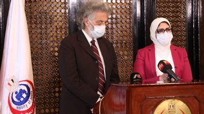 بلاغ للنائب العام ضد نقيب الأطباء بسبب عصام العريان