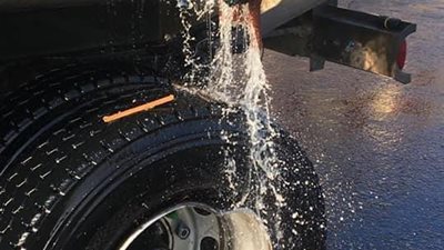 إغلاق الطريق الدائري بمنطقة المعادي بعد تسريب كميات سولار من سيارة فنطاس 