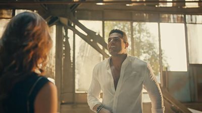 محمد نور يطلق أحدث أغانيه “جاني في ملعبي” (فيديو)