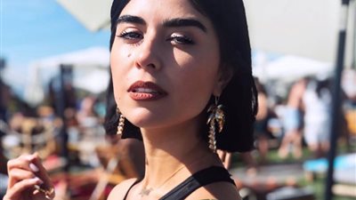 اللبنانية زينة مكي توافق على الزواج بملحن شهير على غير ديانتها (فيديو)