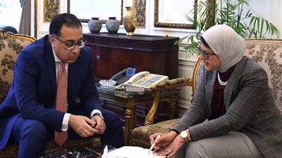 لقاح أكسفورد.. كيف ستمول وزارة الصحة علاج المصريين من فيروس كورونا المستجد؟