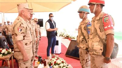 رئيس أركان حرب القوات المسلحة يشهد تنفيذ المرحلة الرئيسية للمشروع “إصرار-9” (صور)