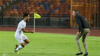 كارتيرون يضم 3 لاعبين ناشئين إلى قائمة القمة