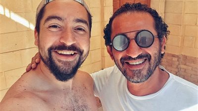 تعرف على تفاصيل زيارة أحمد حلمي لبلوجر السيارات أحمد الوكيل (فيديو)