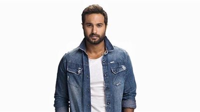 بعد فوز الزمالك.. كريم فهمي يُعلق: “على الحلوة والمُرة معاك يا أهلي” (صورة)