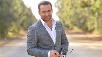 نضال الشافعي يتعاقد على المشاركة ببطولة “في يوم وليلة”