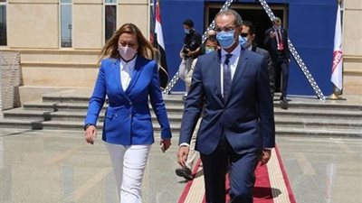 شاهد.. وزير الاتصالات يشارك في لجان المتقدمين للالتحاق بالدفعة الثالثة في البرنامج الرئاسي (فيديو)