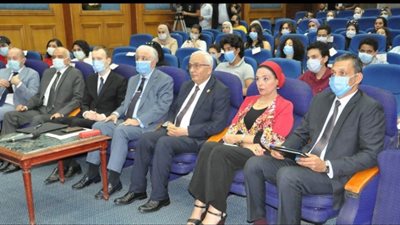 بتوجيهات رئاسية.. وزير التعليم يلتقي الطلاب أبناء شهداء الشرطة والقوات المسلحة المسافرين إلى بيلاروسيا (صور)