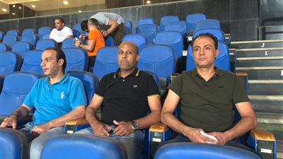 طارق مصطفى وأيوب يحضران مباراة بيراميدز والإنتاج الحربي