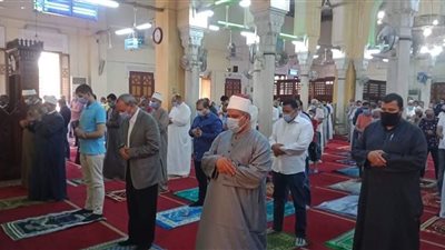 مشاهد من أول صلاة جمعة بعد الغلق في القليوبية (صور)