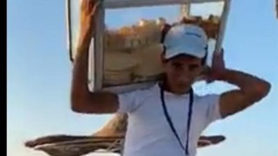 “الوزراء” يستجيب لـ”بائع الفريسكا” ويقدم له منحتين للدراسة في كلية الطب