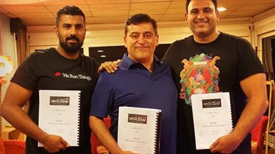 أكرم حسني يُعلن انتهاء تحضيرات فيلم “العميل صفر” (صورة)