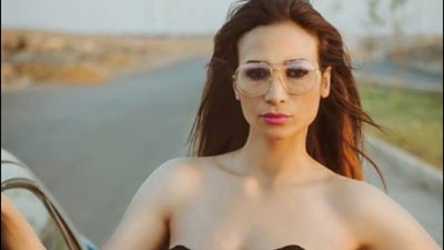 أنثى القط الفرعوني.. غادة طلعت تظهر بـ”لوك” جديد (صورة)