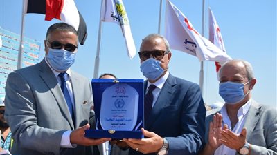محافظ القليوبية ورئيس جامعة بنها يضعان حجر الأساس لعدد من المشروعات الجديدة (صورة)
