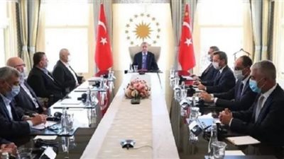 انتقادات خالد مشعل ضد قيادة حماس الحالية تثير جدلًا سياسيًا واسعًا