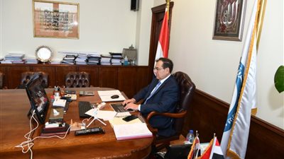 وزير البترول يعتمد العلاوة الخاصة للعاملين بالقطاع