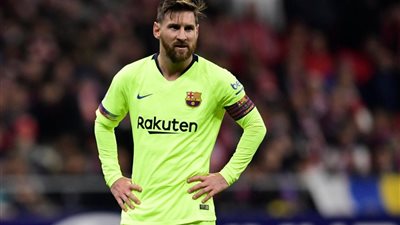 ميسي يعلن بقاءه في برشلونة ويهاجم إدارة النادي