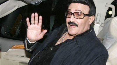 سمير غانم: “الروك الأمريكي أبو عضلات جاله كورونا.. أومال تعمل فِيَّ إيه؟”